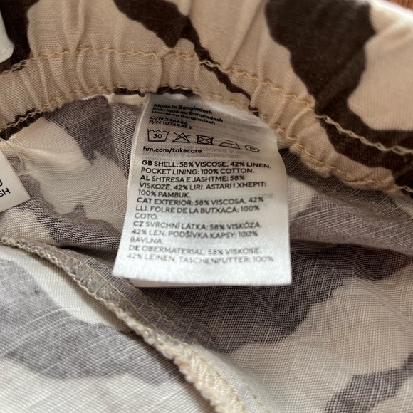 H&M linen blend Zebra Print Shorts cream and brown size medium - Picture 5 of 5